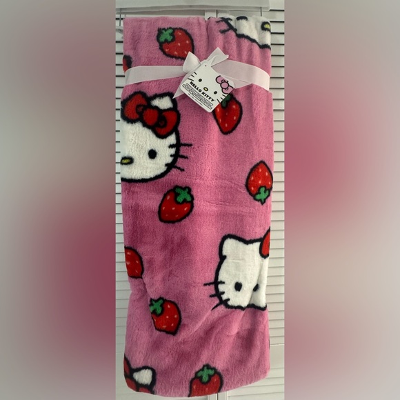 Hello Kitty Pink Strawberry Throw Blanket - Picture 2 of 4
